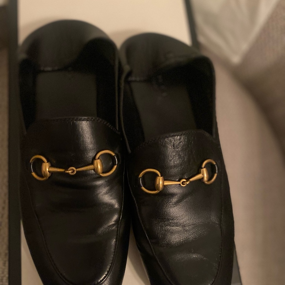 Gucci Black Leather Loafers with Gold Horsebit folds in the back also - Picture 10 of 16